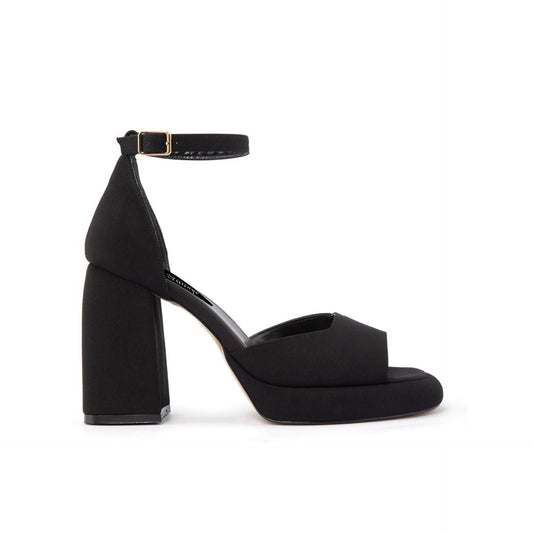 Modische Sandalen