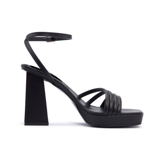Modische Sandalen 
